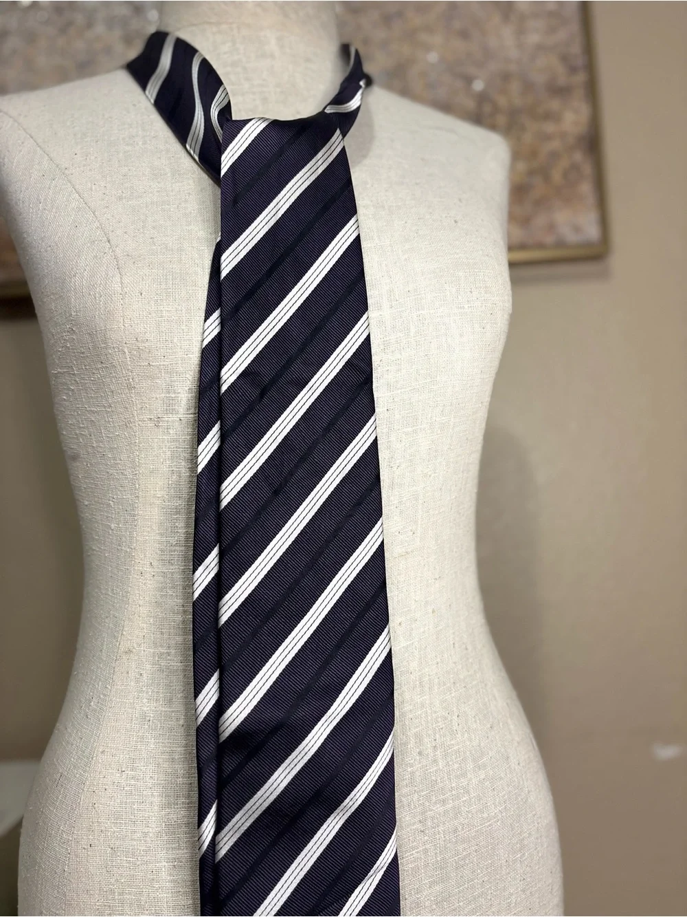 VAN GRAAF Men’s Silk Blend Navy Blue White Striped Tie Gold Crest Business